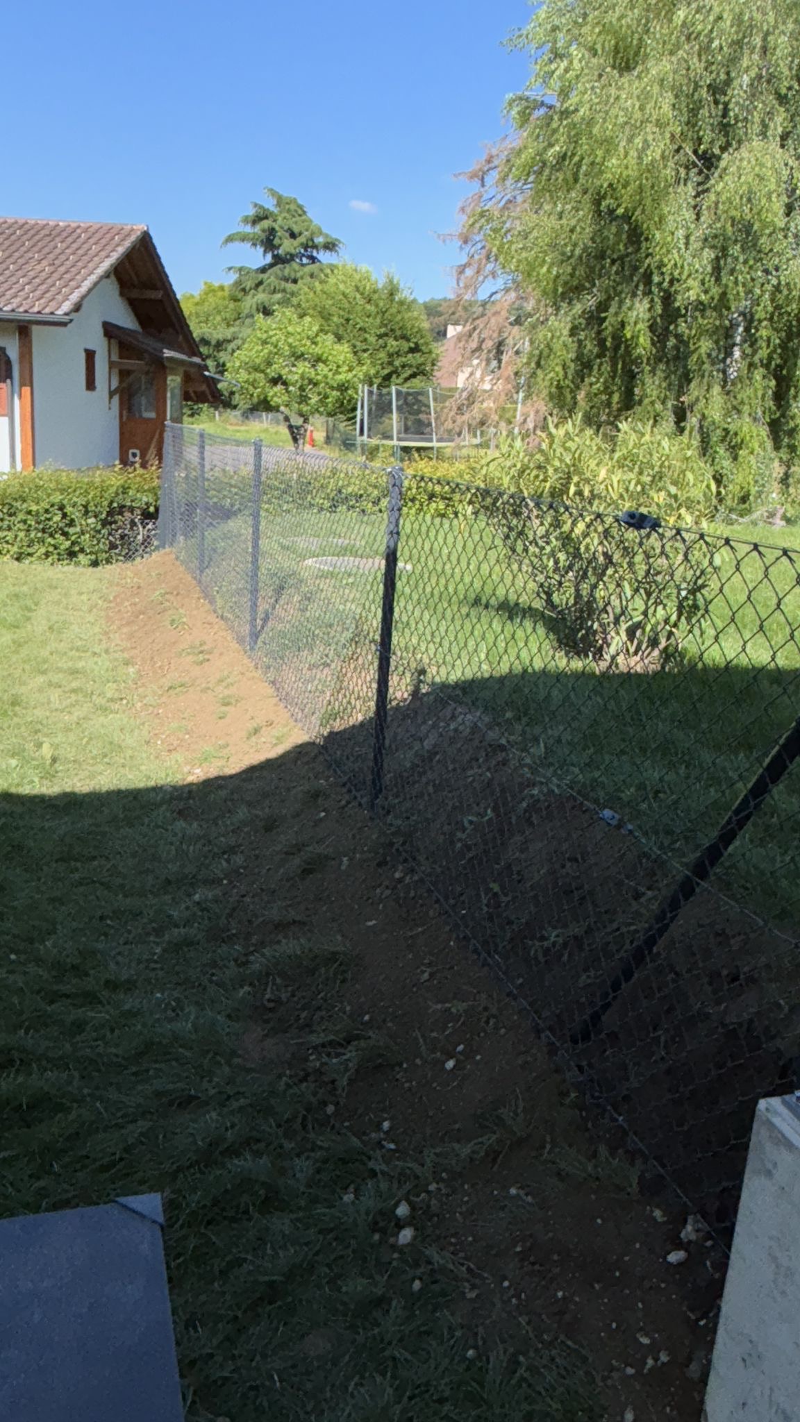 Pose de clôture métallique